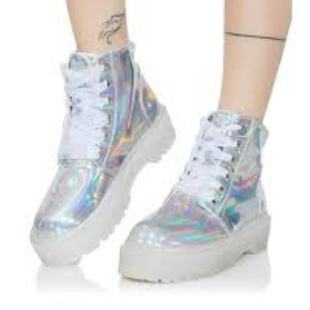 YRU Slayr Hologram, Holographic
Festival Boots, Size 6
